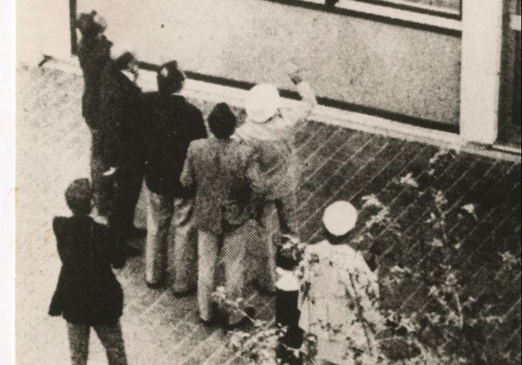 יחידות עילית חובבניות ואכזריות בלתי נתפסת של המחבלים. מינכן 1972. צילום ורפרודוקציה: חנניה הרמן, רויטרס
