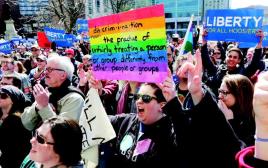 הפגנה נגד חוק חופש הדת באינדיאנה (צילום: רויטרס)