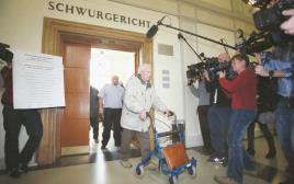 סירט ברוינס, קצין אס-אס הולנדי שהועמד לדין וזוכה, מופיע בבית משפט בגרמניה, ינואר 2014. "המתים ובני ה (צילום: רויטרס)
