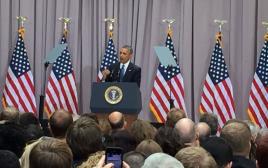 ברק אובמה נושא נאום (צילום: דנה סומברג)
