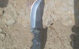 סכין ששימשה מחבל בניסיון פיגוע (צילום: חטיבת דובר המשטרה)