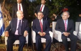 ראש הממשלה בנימין נתניהו, שגריר מצרים חזאם חייראת ונשיא המדינה ראובן ריבלין (צילום: דנה סומברג)