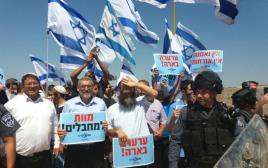 "עוצמה לישראל" בהפגנה מול בית המחבל מדיזנגוף (צילום: אלבום פרטי)