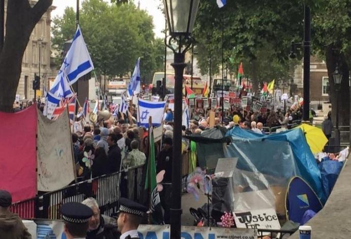 שתי הפגנות בלונדון: בעד ונגד ביקורו של נתניהו (צילום:  ענת קורן, עלונדון. נט)