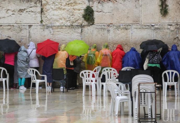 גשם בכותל, ירושלים (צילום:  מרק ישראל סלם)
