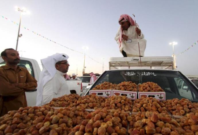 מוכר בשוק בקאסים, סעודיה (צילום:  רויטרס)