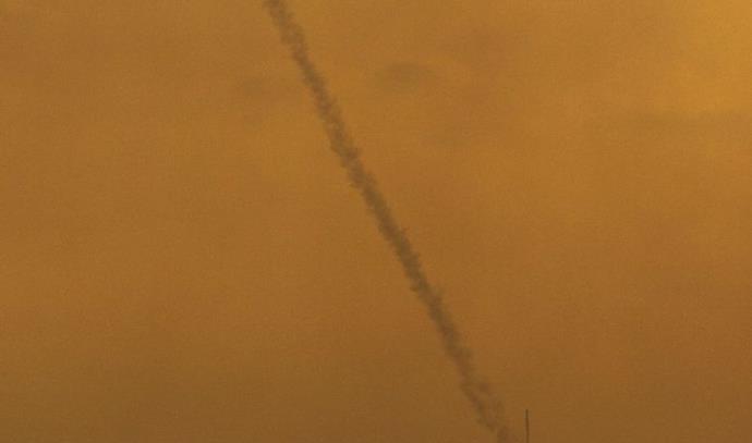 ירי רקטות לעבר ישראל (צילום: רויטרס)