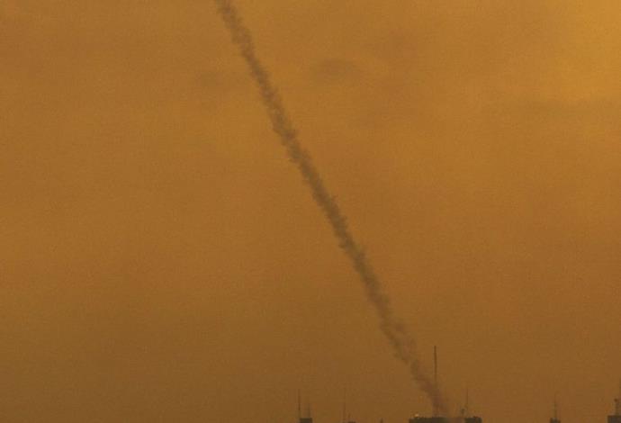 ירי רקטות לעבר ישראל (צילום:  רויטרס)