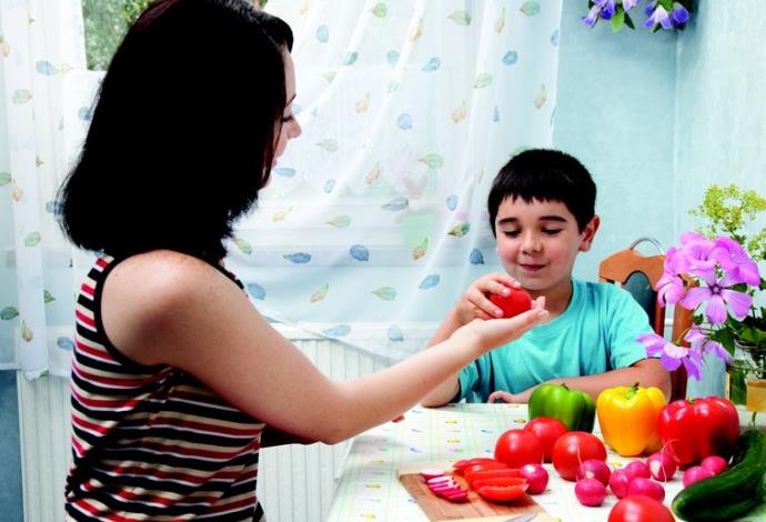 ילד אוכל פירות  (צילום:  ingimage/ASAP)