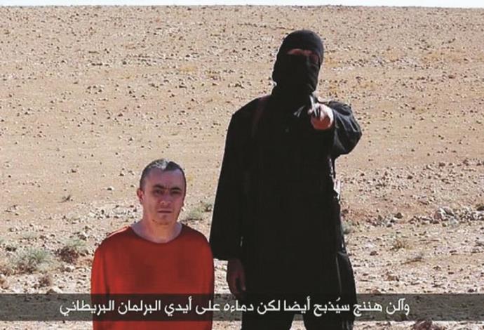 אלן הנינג הוצאה להורג על ידי דאעש המדינה האסלאמית צילום מסך מתוך סרטון של דאעש (צילום:  צילום מסך)