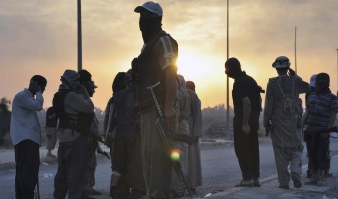 לוחמי דאעש בעיר מוסול המדינה האיסלמית (צילום: רויטרס)