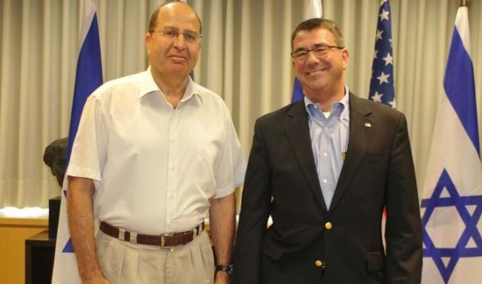 שר הביטחון משה בוגי יעלון ומזכיר ההגנה האמריקאי אשטון קרטר (צילום: אריאל חרמוני, משרד הביטחון)