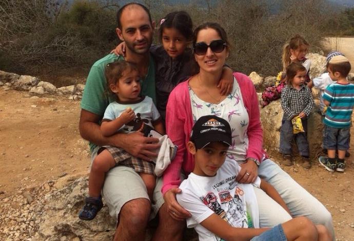 דוד כהן עם משפחתו (צילום:  באדיבות המשפחה)