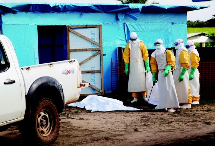 אבולה בסיירה לאון (צילום:  רויטרס)