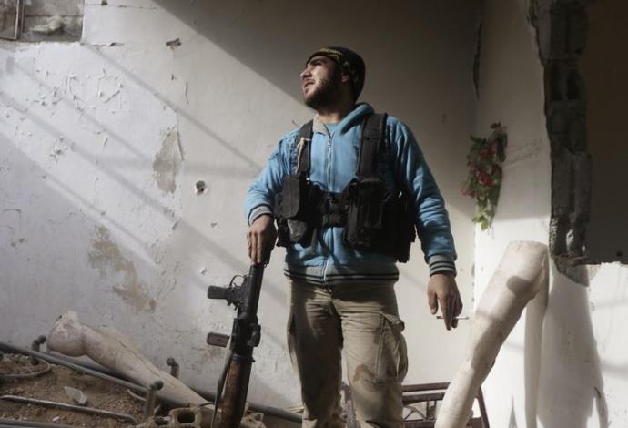 מורדים במלחמה בסוריה (צילום:  רויטרס)