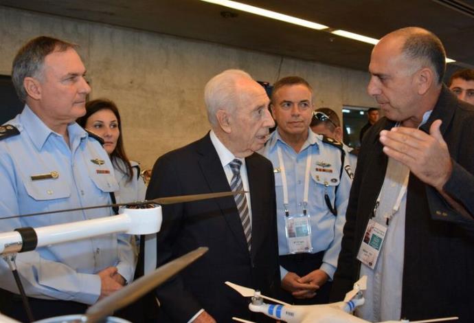 דנינו ופרס בכנס החדשנות של משטרת ישראל (צילום:  חטיבת דובר המשטרה)