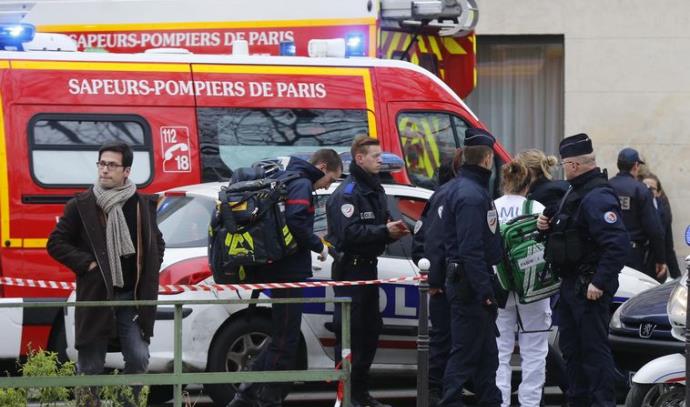 זירת הפיגוע בפריז (צילום: רויטרס)