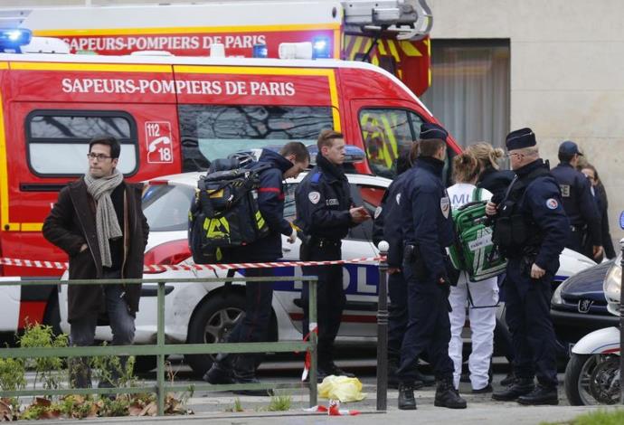 זירת הפיגוע בפריז (צילום:  רויטרס)