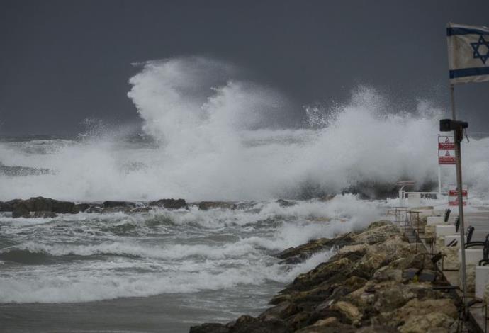 סערה בים (צילום:  פלאש 90)