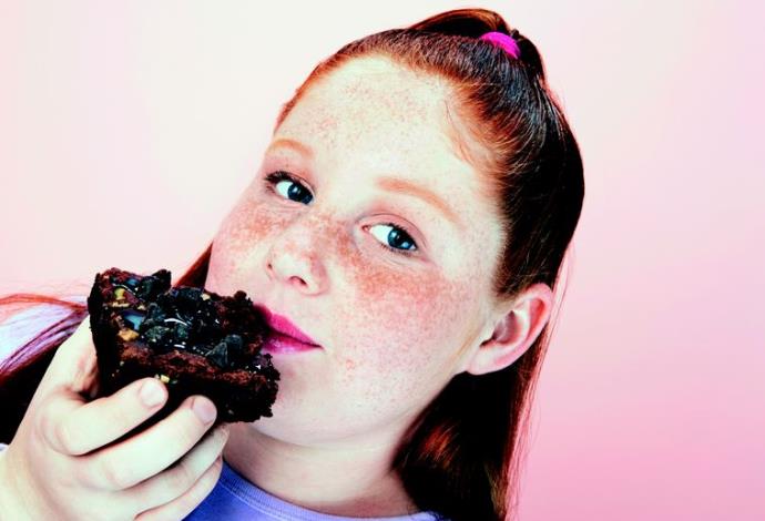 ילדה אוכלת עוגה (צילום:  ingimage/ASAP)