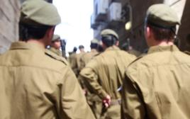 חיילים במסדר, צילום אילוסטרציה (צילום: מרק ישראל סלם)