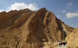 הכניסה למכתש הקטן (צילום: Dr. Avishai Teicher Pikiwiki Israel)
