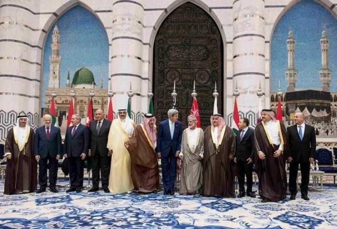 ג'ון קרי במפגש עם מנהיגי הליגה הערבית  (צילום:  רויטרס)