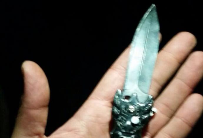הסכין שנתפסה על המחבל  (צילום:  חטיבת דובר המשטרה)