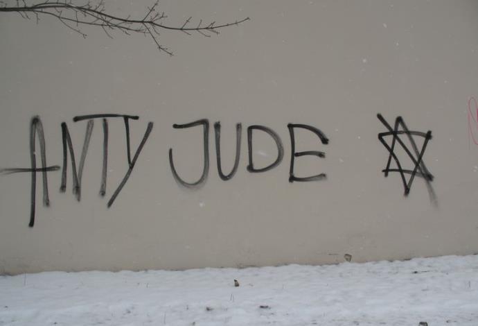 גרפיטי אנטישמי בפולין (צילום:  ניסן צור)