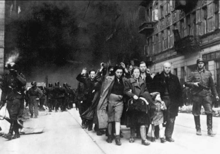 לוחמי מרד גטו ורשה מובלים בשיירה