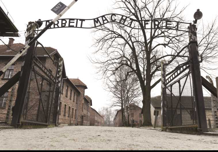 אתר תיירות? מחנה אושוויץ. צילום: רויטרס