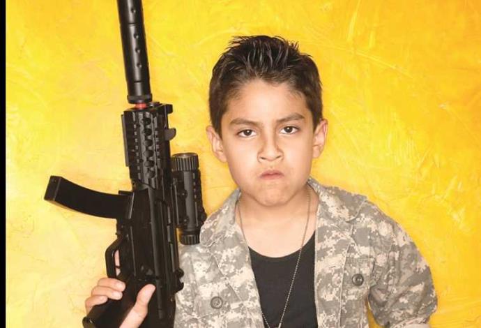 ילד חמוש (צילום:  אינגאימג)