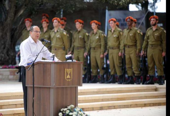 שר הביטחון משה יעלון בטקס יום הזיכרון לחללי מערכות ישראל (צילום:  אבשלום ששוני)