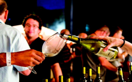 פסטיבל יין לבן במרינה בהרצליה (צילום: אייל גוטמן)