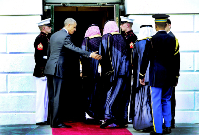 אובמה מקבל את המשלחת הסעודית בבית הלבן (צילום:  רויטרס)