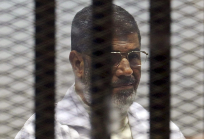 נשיא מצרים לשעבר מוחמד מורסי בכלא (צילום:  רויטרס)
