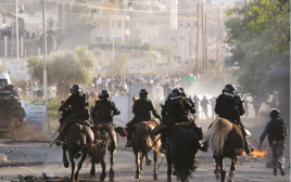 שוטרים על סוסים (צילום: פלאש 90)