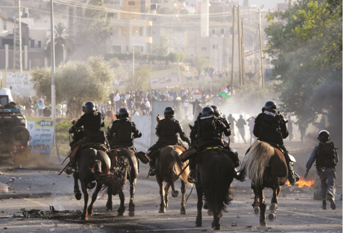 שוטרים על סוסים (צילום:  פלאש 90)