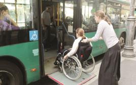 אוטובוס נגיש לאנשים עם מוגבלויות, ארכיון (למצולמות אין קשר לנאמר בכתבה) (צילום: מרק ישראל סלם)