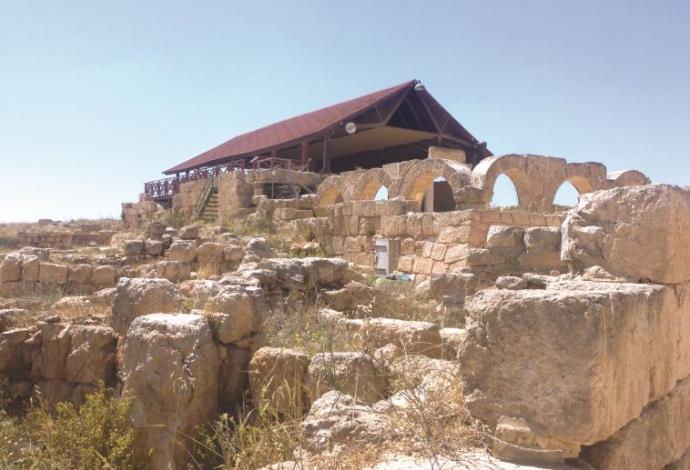 בית הכנסת בסוסיא (צילום:  מיטל שרעבי)