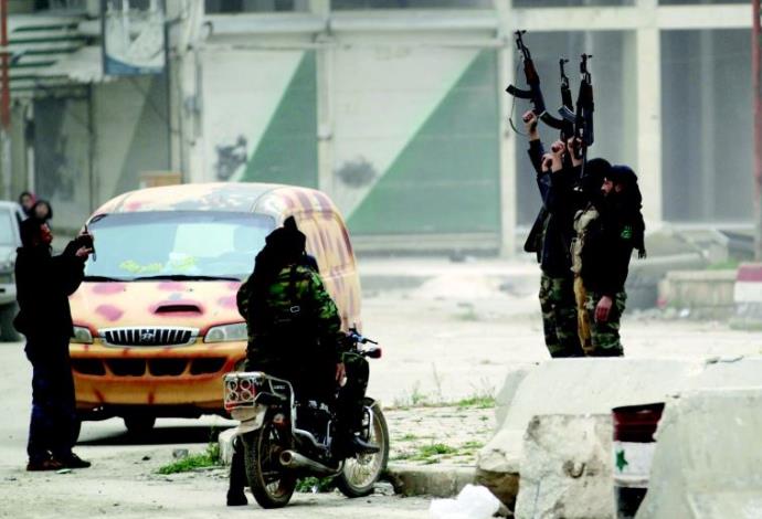 כוחות מורדים בצפון סוריה (צילום:  רויטרס)