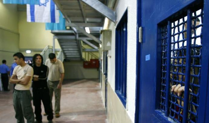 אסירים ביטחוניים בקציעות (צילום: רויטרס)