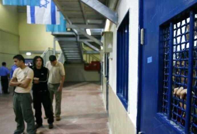 אסירים ביטחוניים בקציעות (צילום:  רויטרס)