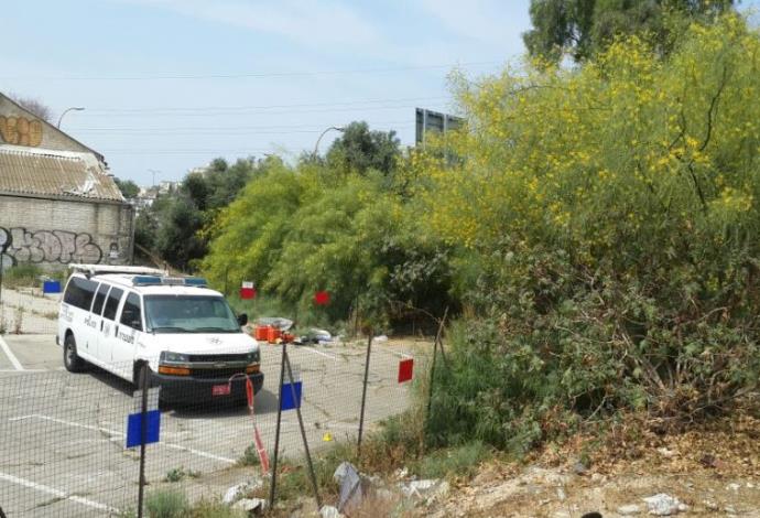 מקום מציאת הגופה בתל אביב, חשד לרצח (צילום:  אלון חכמון)