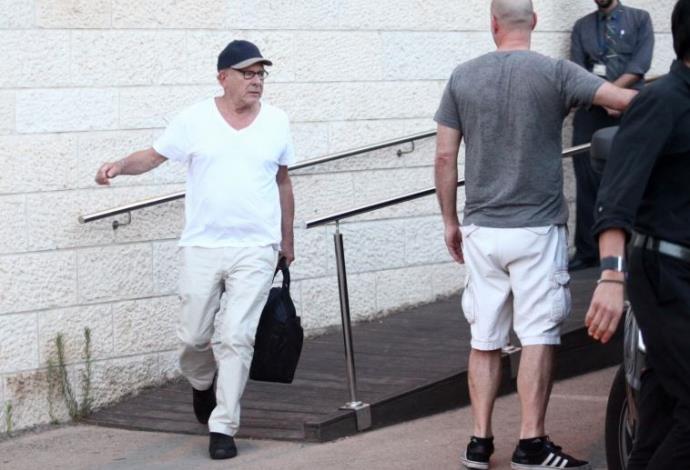 ארט גרפונקל נוחת בנמל התעופה בן גוריון בישראל (צילום:  אלירן אביטל)