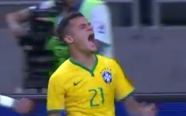 פליפה קוטיניו חוגג שער לזכות ברזיל (צילום: צילום מסך)