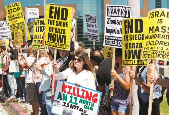 הפגנה נגד ישראל ובעד החרם (צילום:  רויטרס)