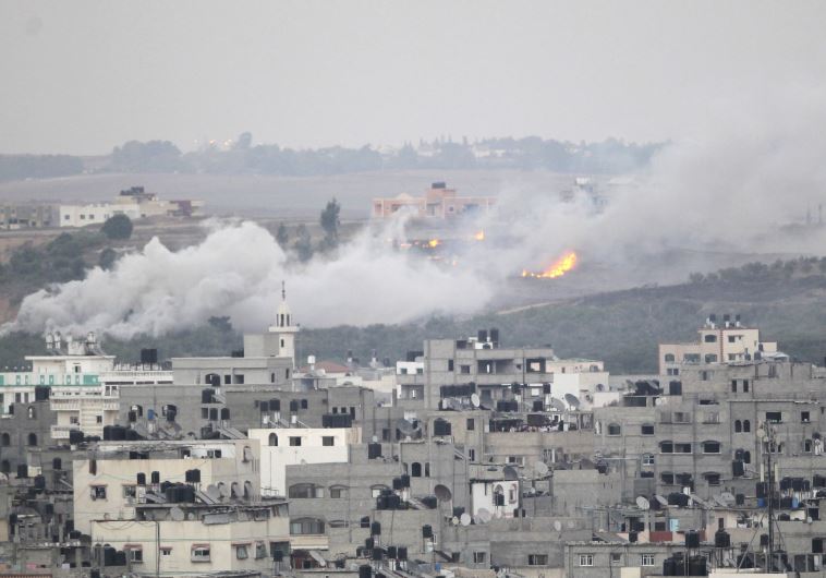 תקיפה ישראלית ברצועת עזה, לאחר ירי רקטות. צילום: רויטרס