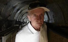 מייקל דאגלס במנהרת טרור בעוטף עזה (צילום: דובר צה"ל)