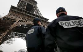 שוטרים בפריז (צילום: רויטרס)